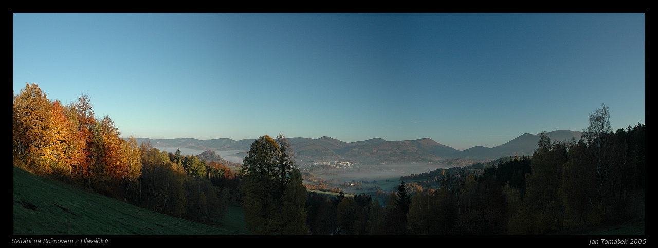 Svítání nad Rožnovem z Hlaváčků