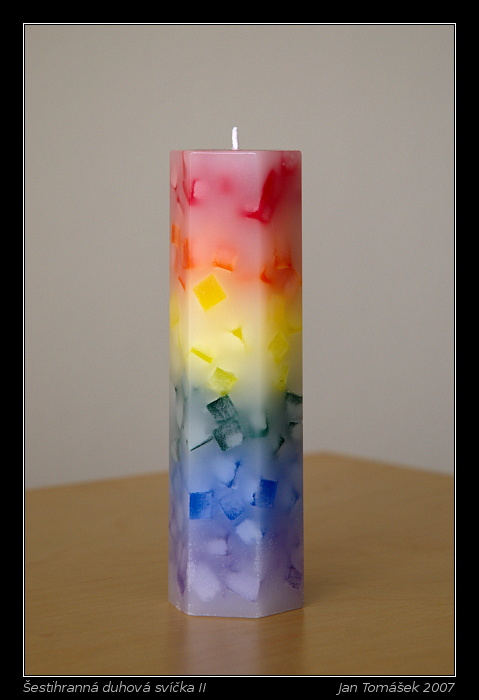 Šestihranná duhová svíčka II