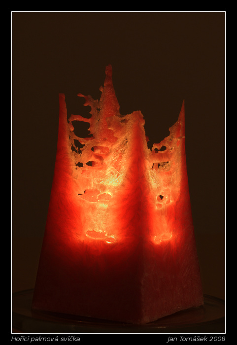 Hořící palmová svíčka